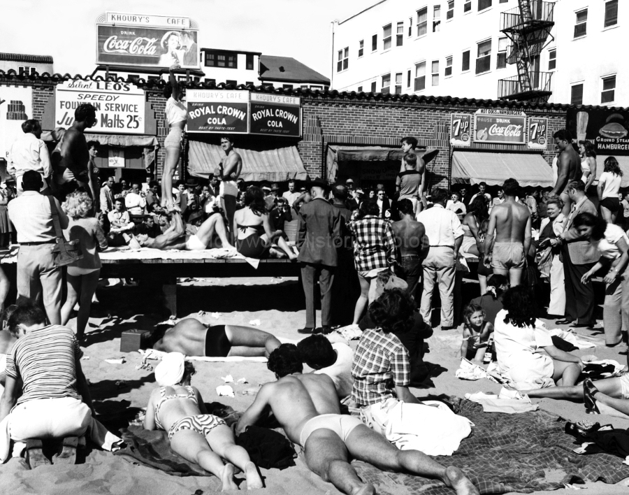 Muscle Beach 1952 WM.jpg